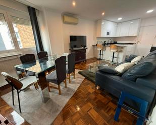 Living room of Flat to rent in  Madrid Capital  with Air Conditioner, Heating and Furnished