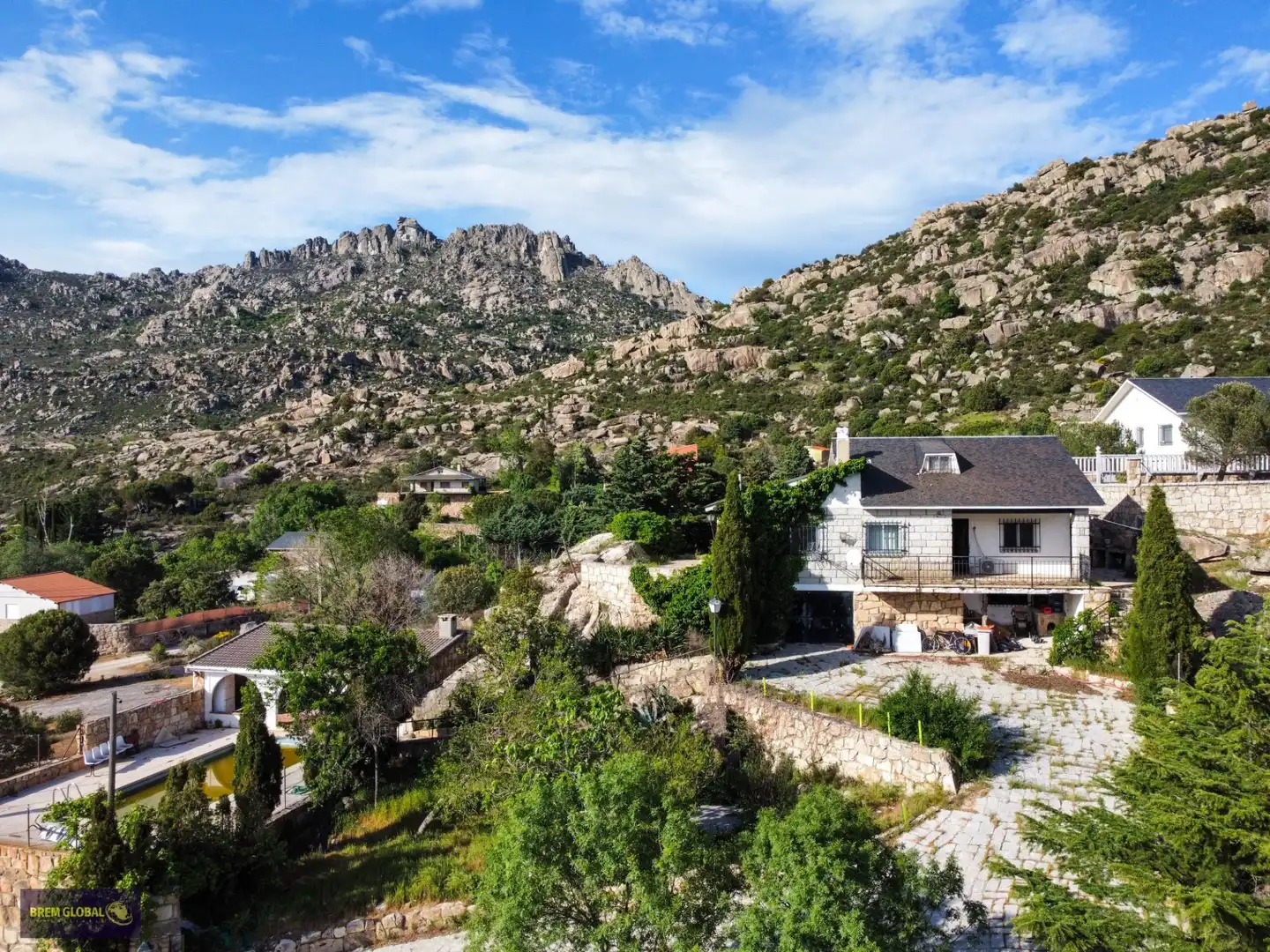 Vista exterior de Casa o xalet en venda en Valdemanco amb Jardí privat, Terrassa i Traster
