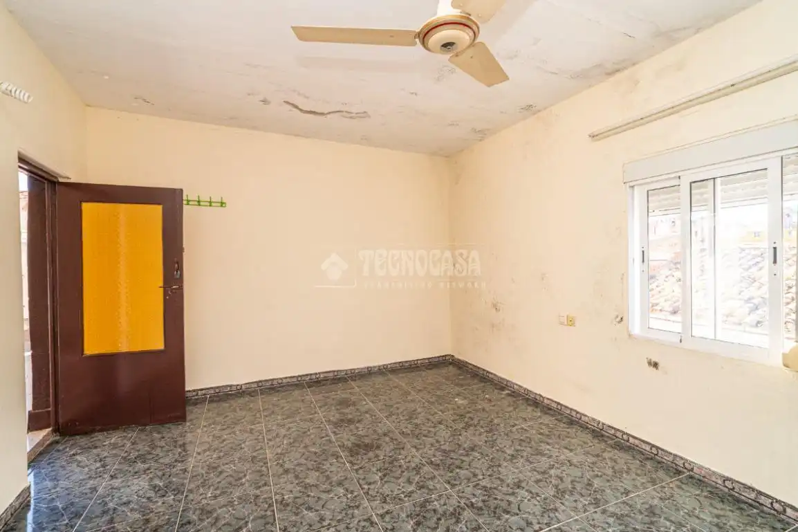Casa adosada en venda en Linares amb Aire condicionat i Terrassa