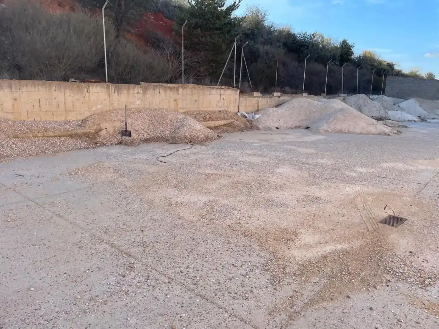 Parking of Industrial buildings for rent in Astorga