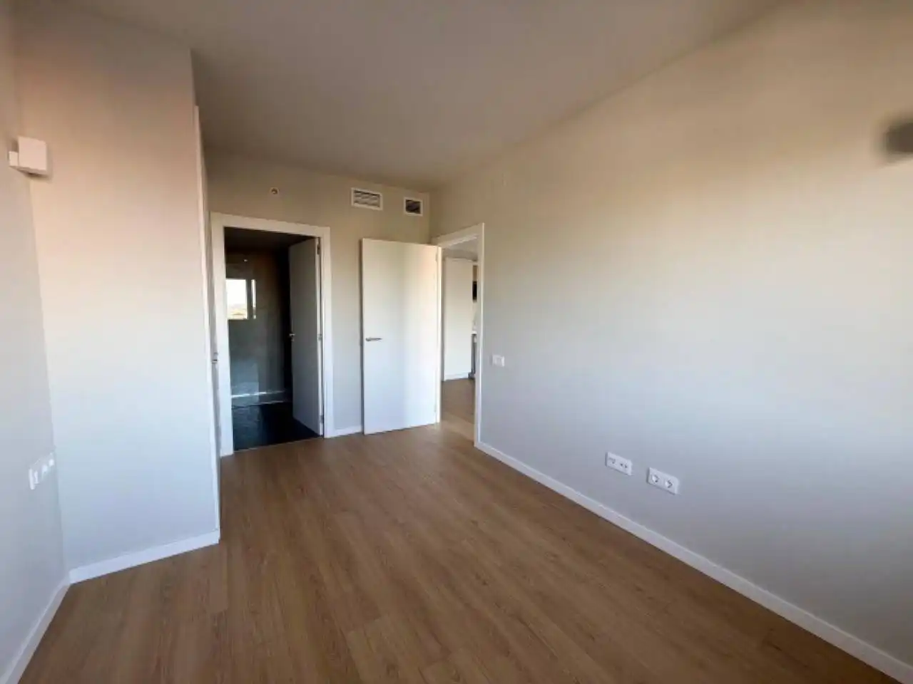 Bedroom of Flat for rent in Terrassa  with Air Conditioner, Heating and Parquet flooring