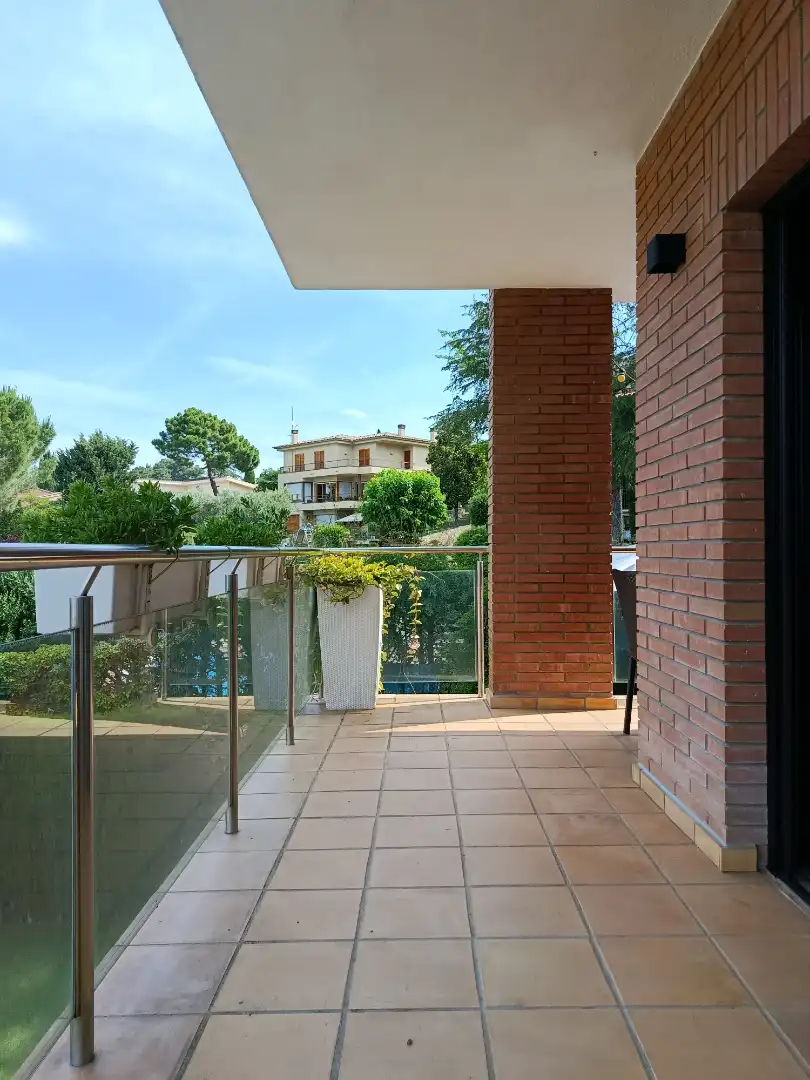 Terrassa de Casa adosada en venda en Girona amb Aire condicionat, Calefacció i Jardí privat