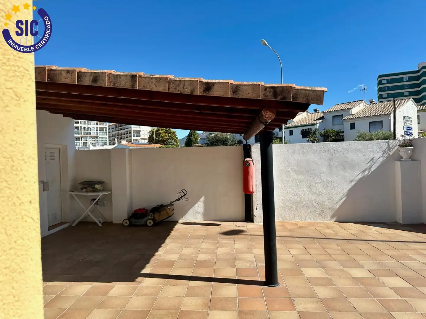 Vista exterior de Casa o xalet en venda en Benicasim / Benicàssim amb Aire condicionat, Jardí privat i Parquet