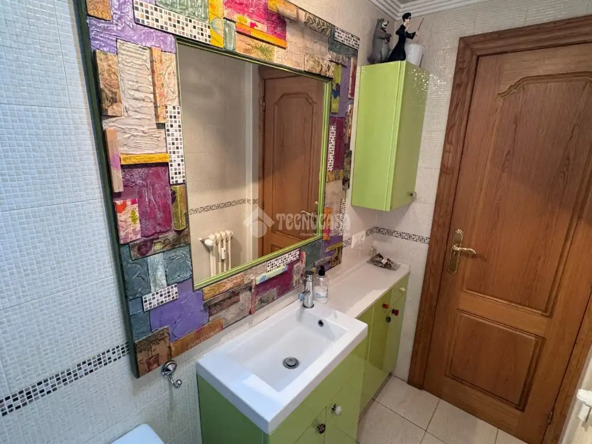 Baño de Piso en venta en León Capital  con Calefacción y Parquet