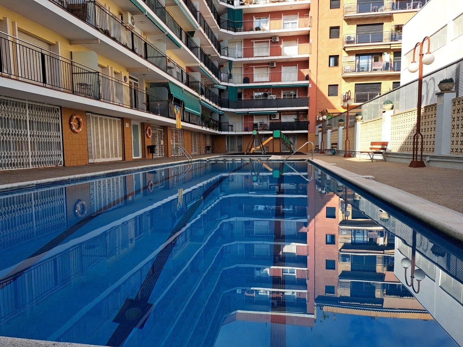 Piscina de Pis en venda en Pineda de Mar amb Calefacció, Terrassa i Piscina comunitària