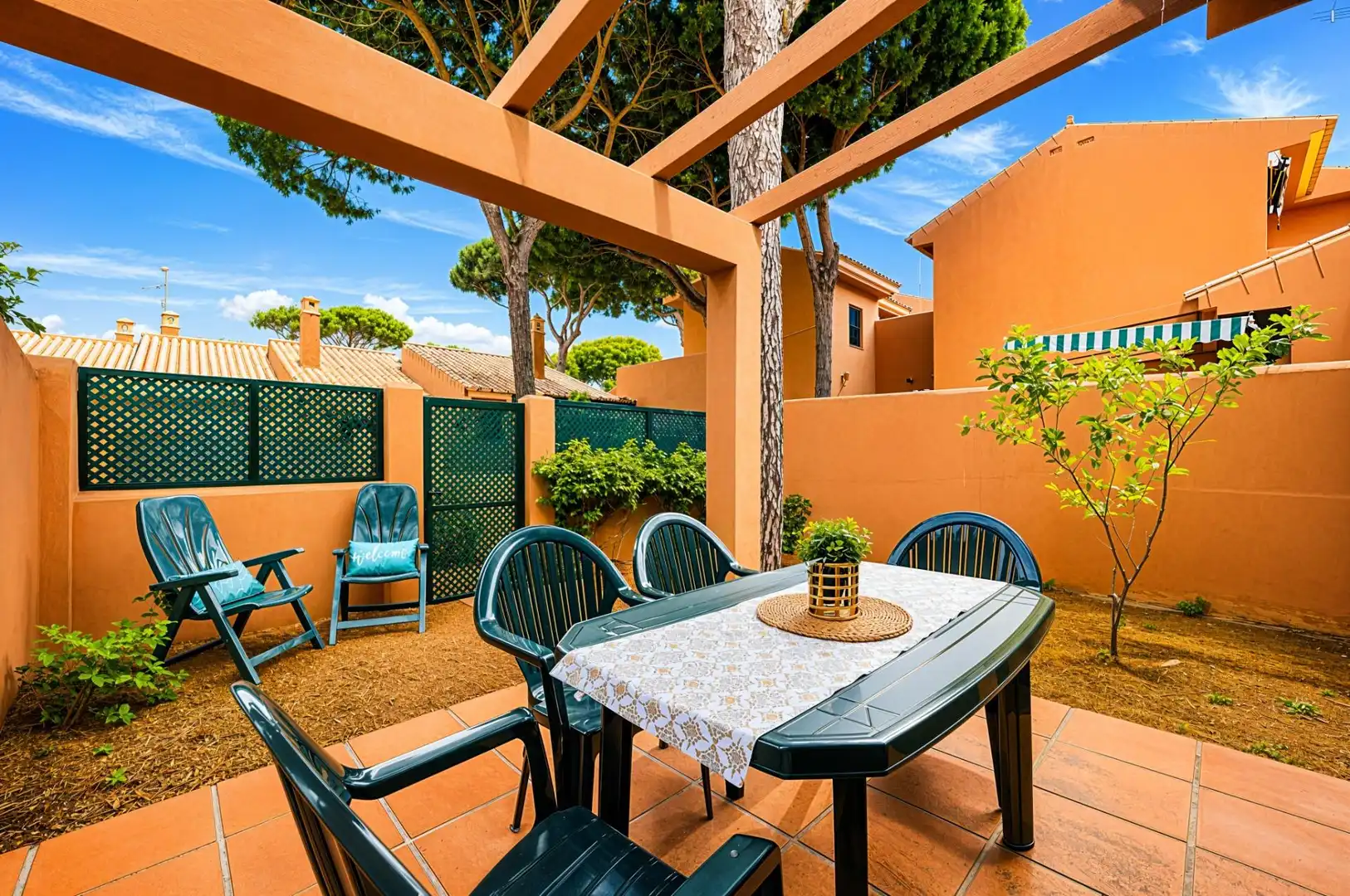 Terrassa de Casa adosada en venda en Chiclana de la Frontera amb Jardí privat, Terrassa i Piscina comunitària