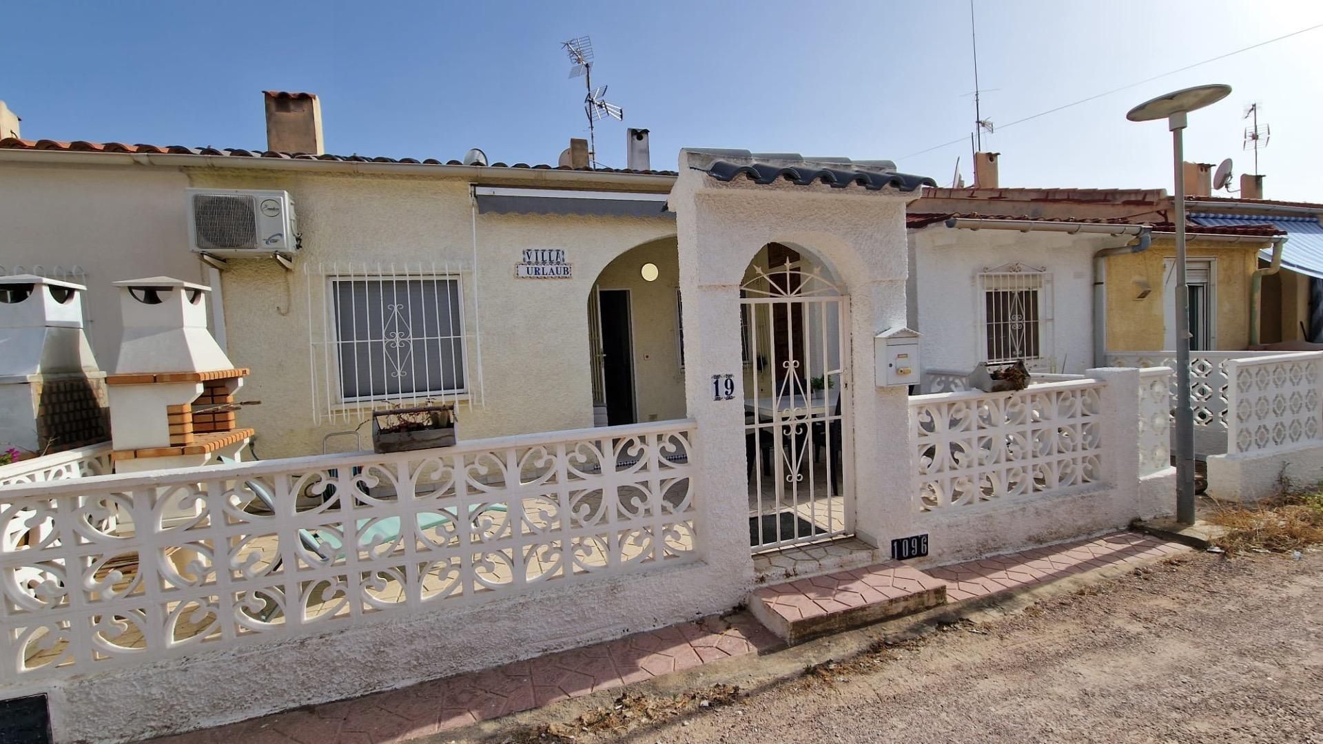 Exterior view of Single-family semi-detached for sale in San Fulgencio  with Air Conditioner, Private garden and Community pool