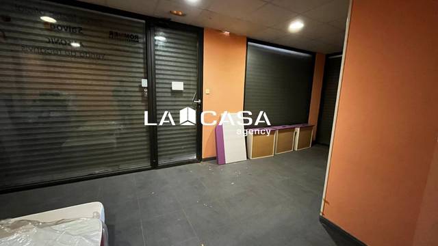 Local comercial en Venta en Carrer del Pont del Treball Digne en La Sagrera