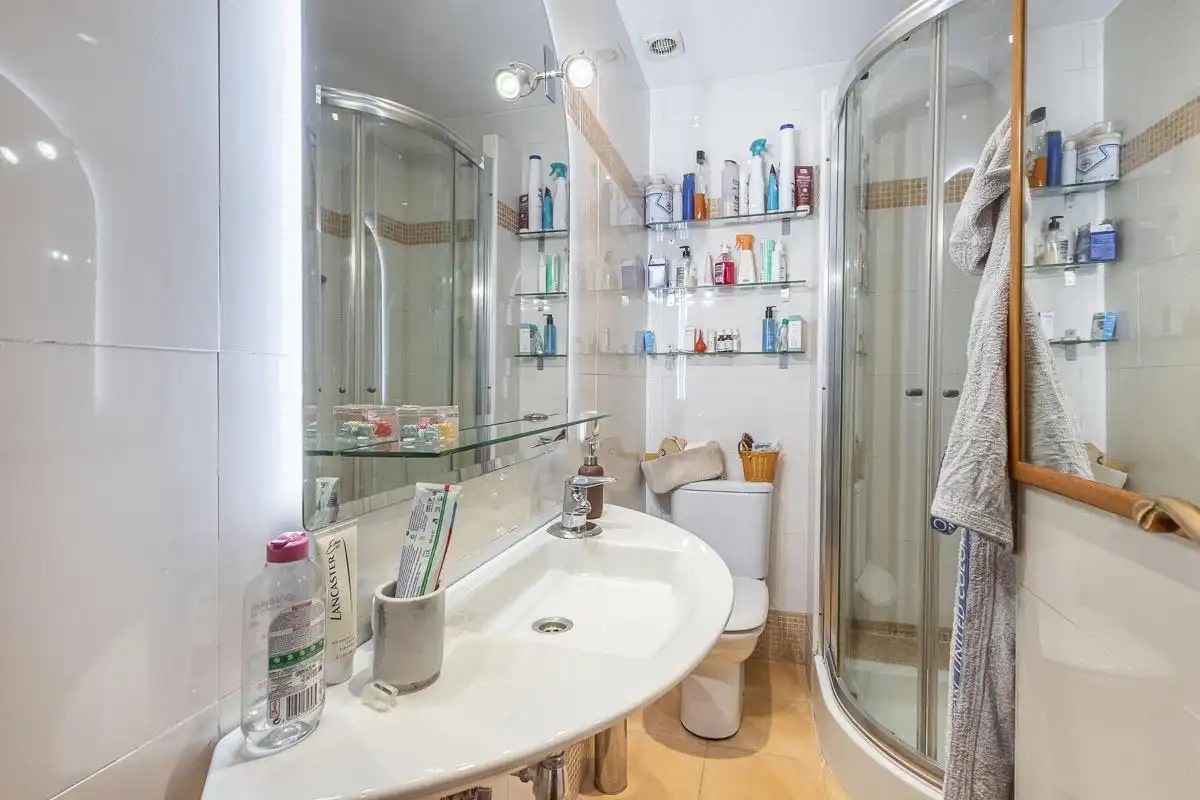 Baño de Apartamento en venta en Granada con Aire acondicionado y Balcón