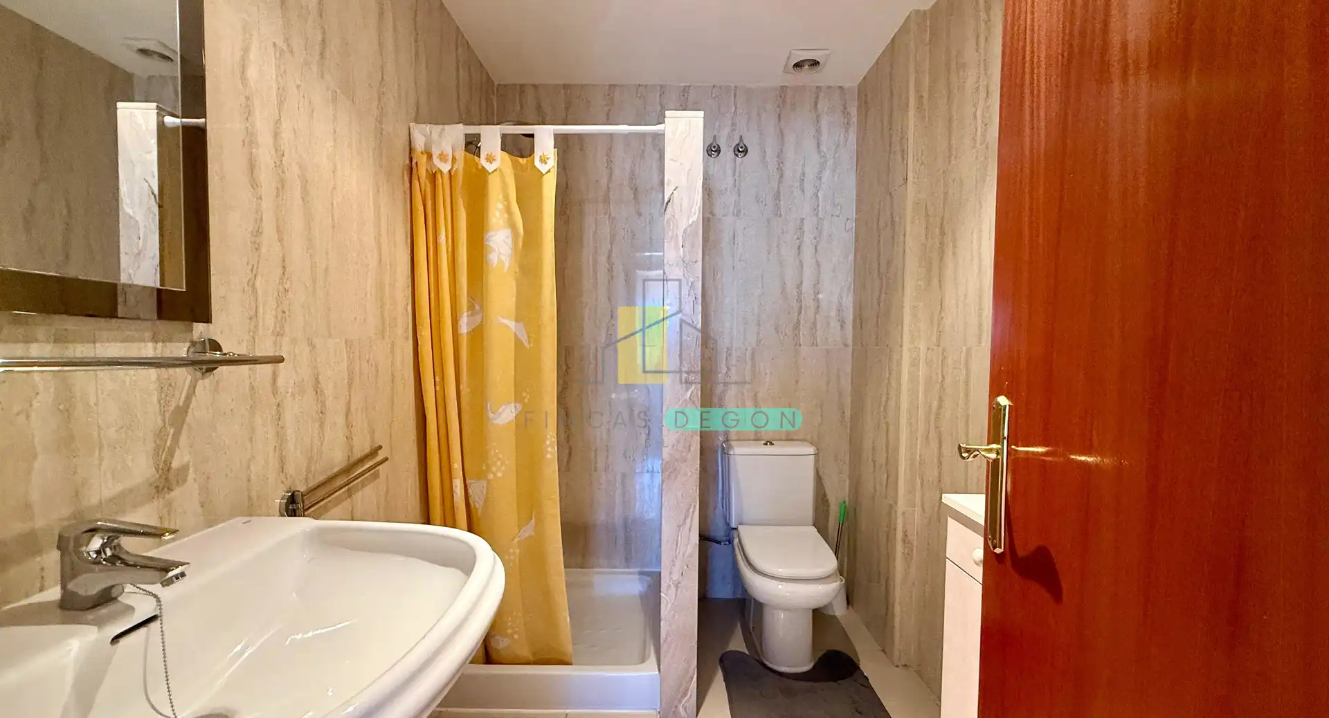 Baño de Apartamento en venta en Empuriabrava con Calefacción, Terraza y Amueblado