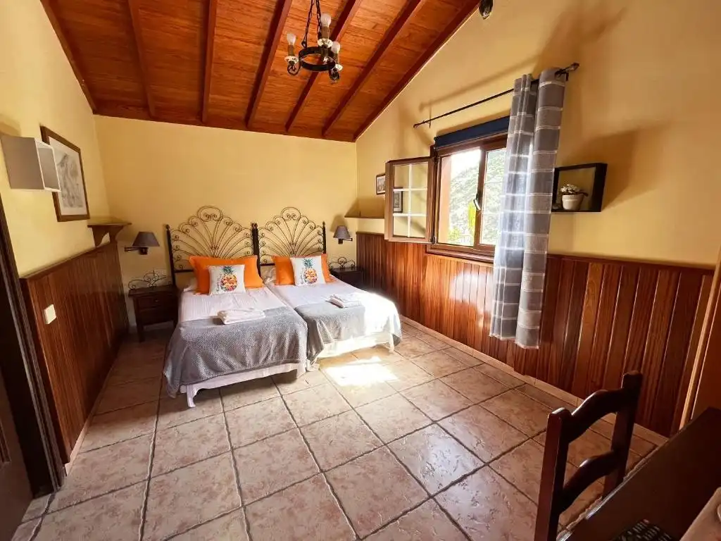 Bedroom of Buildings for sale in Hermigua