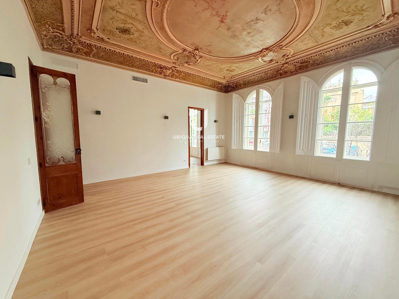 Living room of Flat to rent in  Barcelona Capital  with Air Conditioner, Heating and Parquet flooring