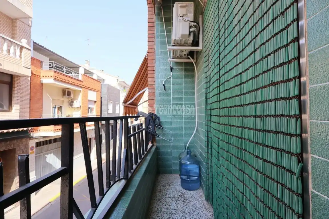 Vista exterior de Piso en venta en Sagunto / Sagunt con Aire acondicionado y Amueblado