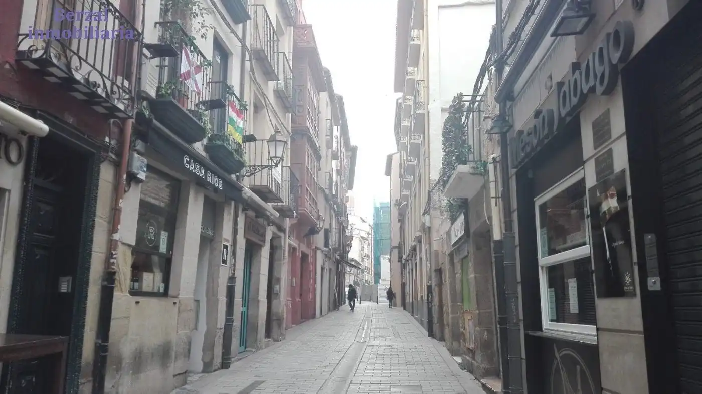 Vista exterior de Oficina en venta en  Logroño con Calefacción