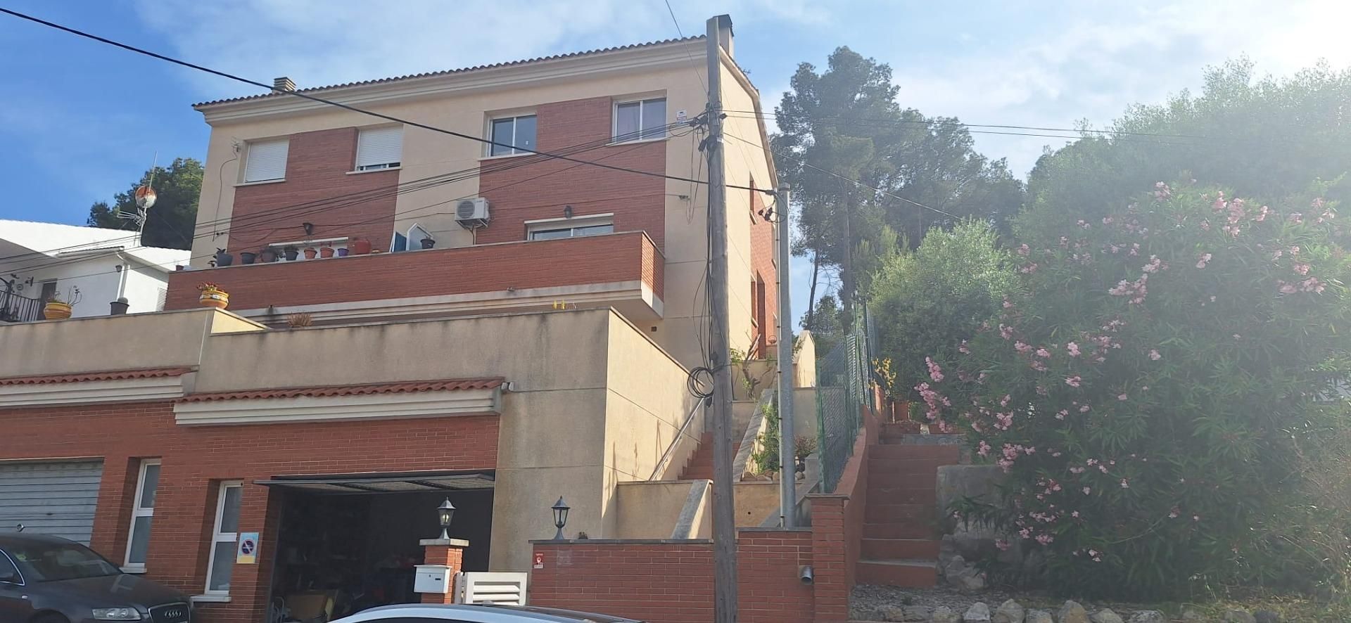 Vista exterior de Casa adosada en venda en Calafell amb Aire condicionat, Calefacció i Jardí privat