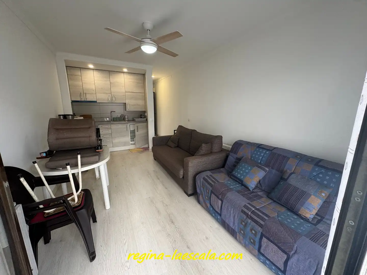 Sala de estar de Estudio en venta en L'Escala con Terraza, Amueblado y Horno