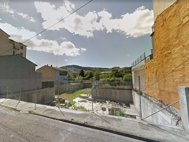 Terrenys i solars en venda a CL COMPOSITOR JOSEP VICENS  -  OLOT (GIRONA)