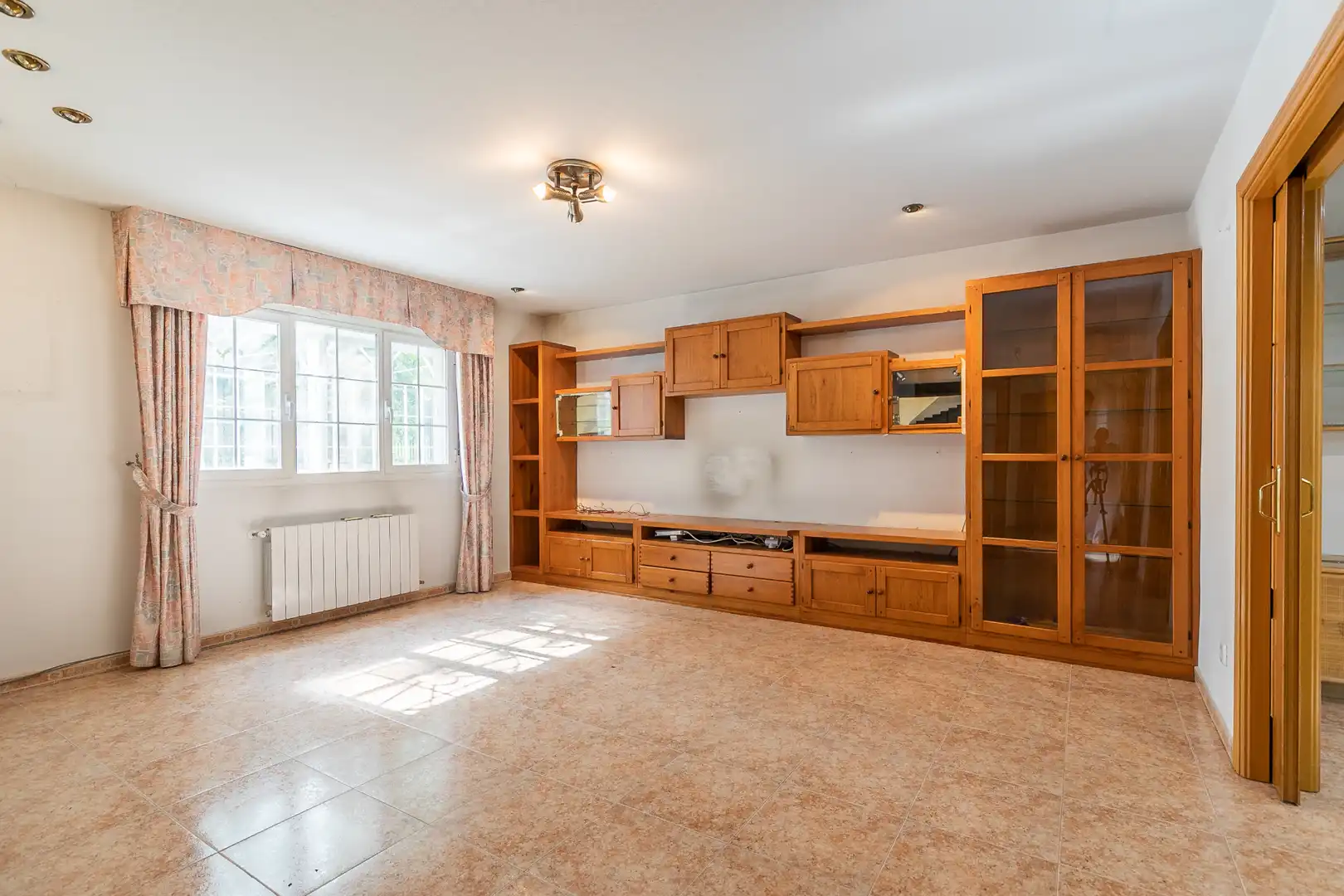 Sala d'estar de Casa o xalet en venda en Torrejón de Ardoz amb Aire condicionat, Calefacció i Jardí privat