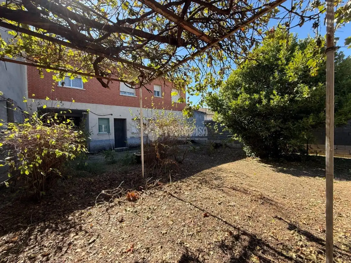 Casa adosada en venta en Lucillos con Balcón