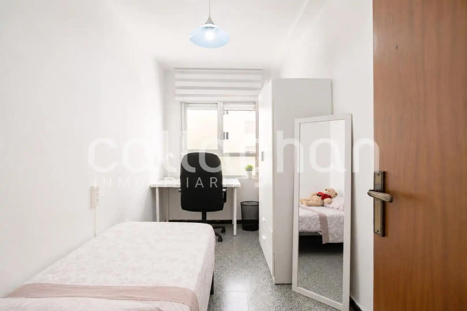 Schlafzimmer von Wohnung zum Verkauf in Valencia mit Möbliert und Balkon