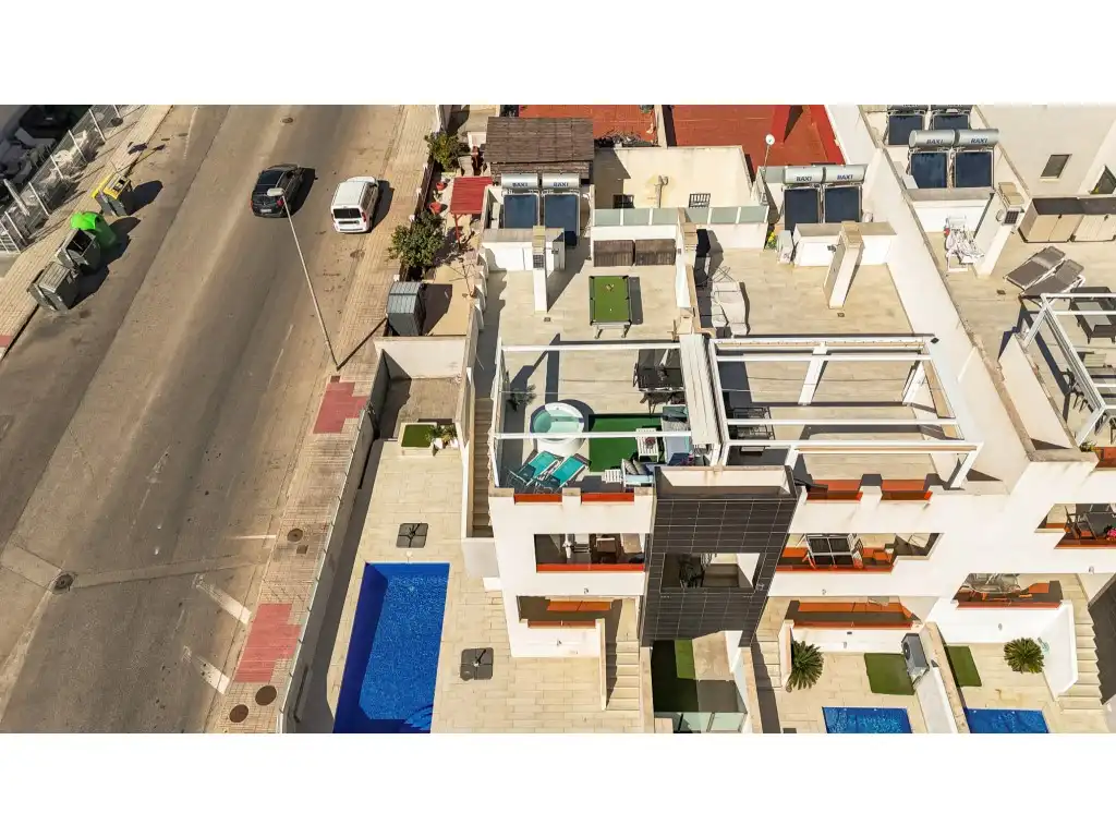 Apartamento con terraza en venta en Calle Panticosa, imagen 2
