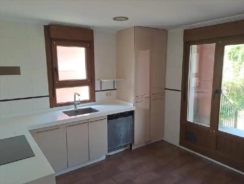 Cocina de Casa adosada en venta en Vilagarcía de Arousa con Calefacción y Jardín privado