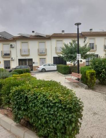 Casa-chalet en Venta en Clara Campoamor en Guadalcázar