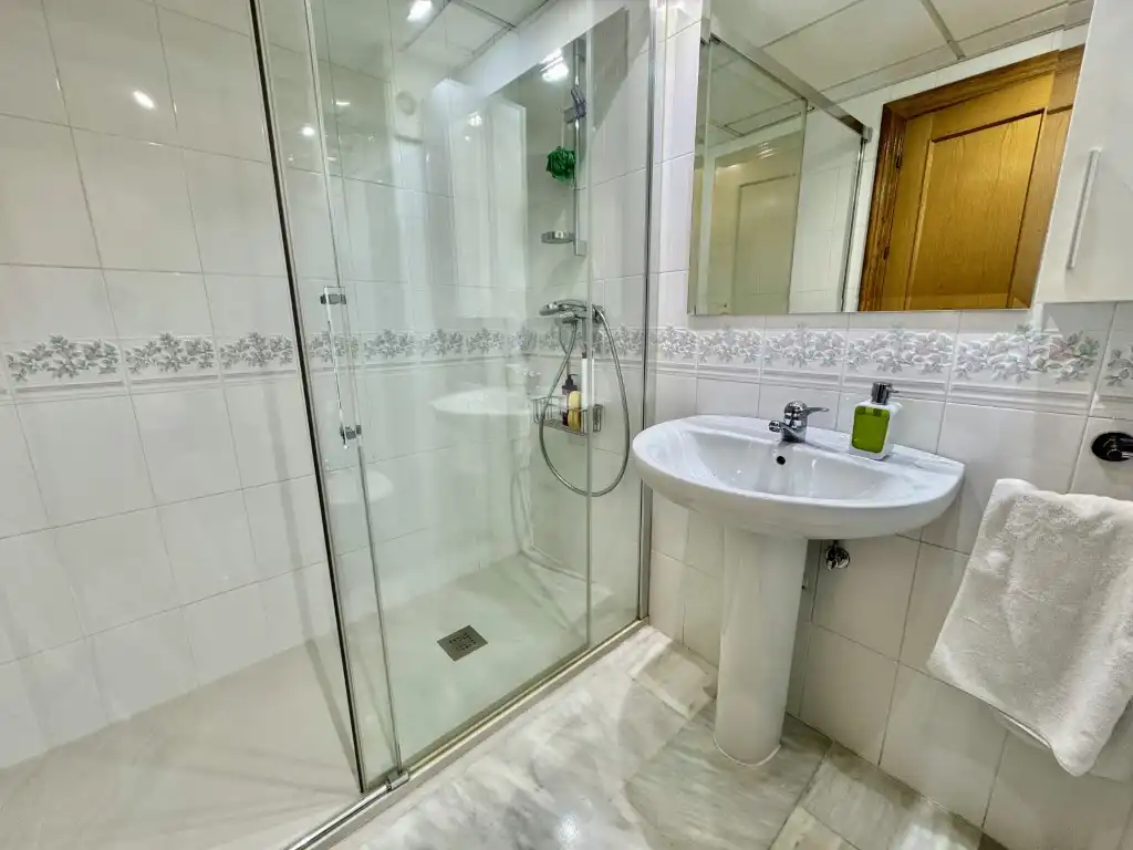 Badezimmer von Wohnung zum Verkauf in Córdoba mit Klimaanlage