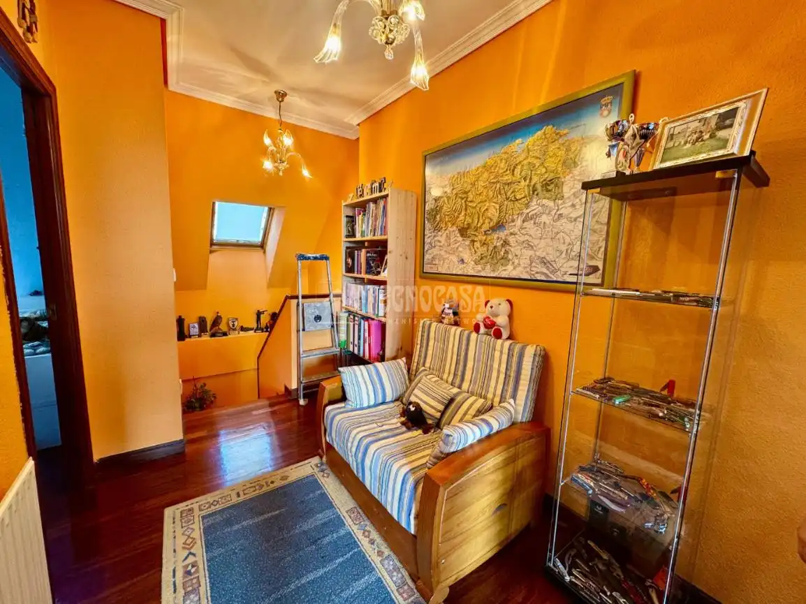 Sala de estar de Piso en venta en El Astillero   con Calefacción, Parquet y Terraza