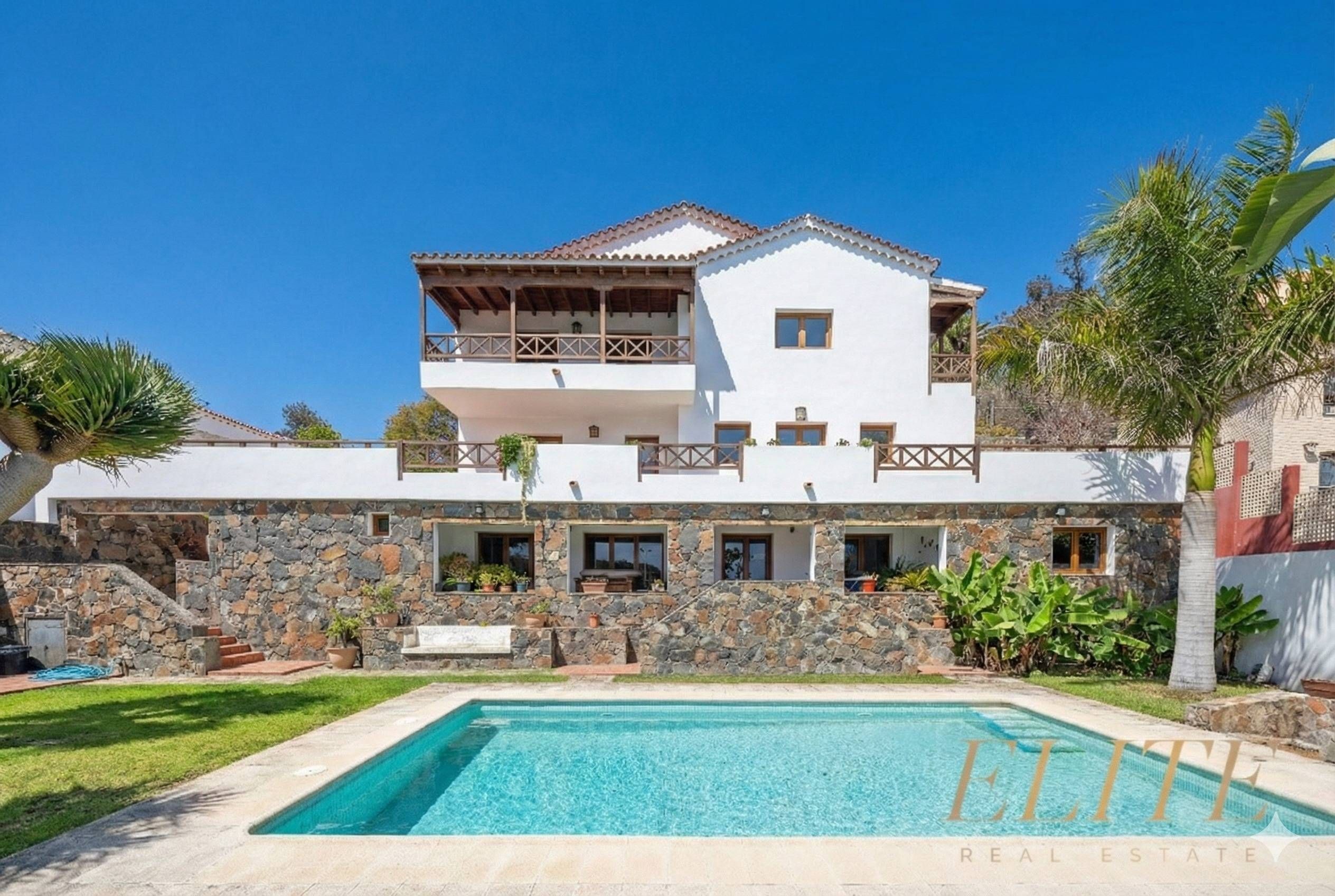 Vista exterior de Casa o xalet en venda en Santa Brígida amb Calefacció, Jardí privat i Terrassa