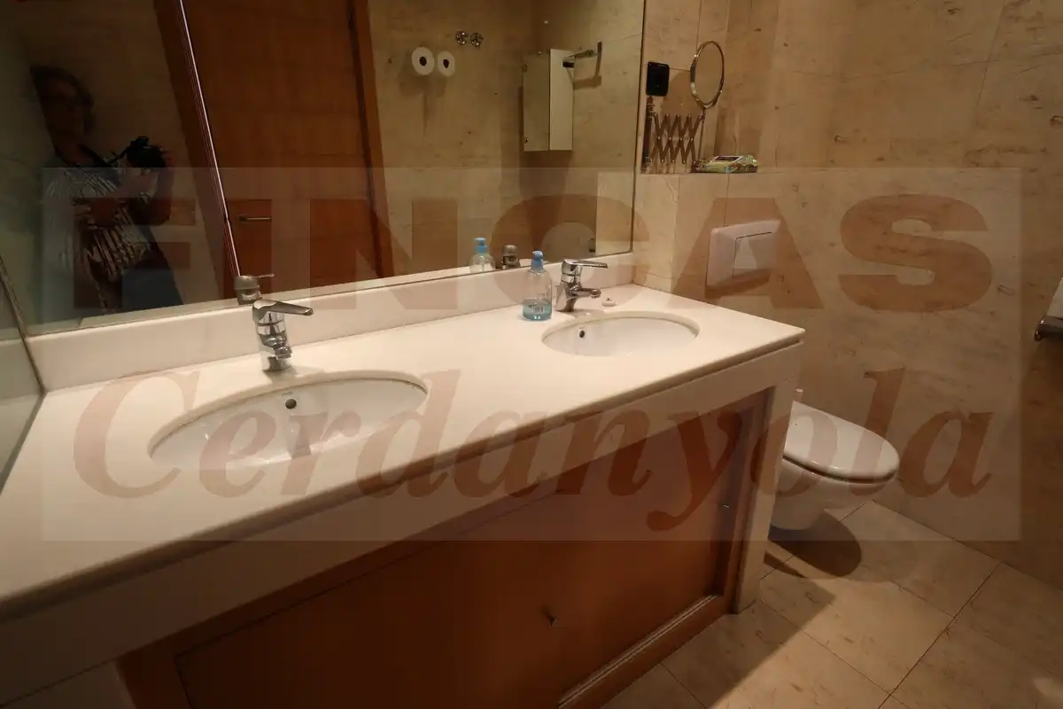 Bany de Casa adosada en venda en Cerdanyola del Vallès amb Aire condicionat, Calefacció i Terrassa