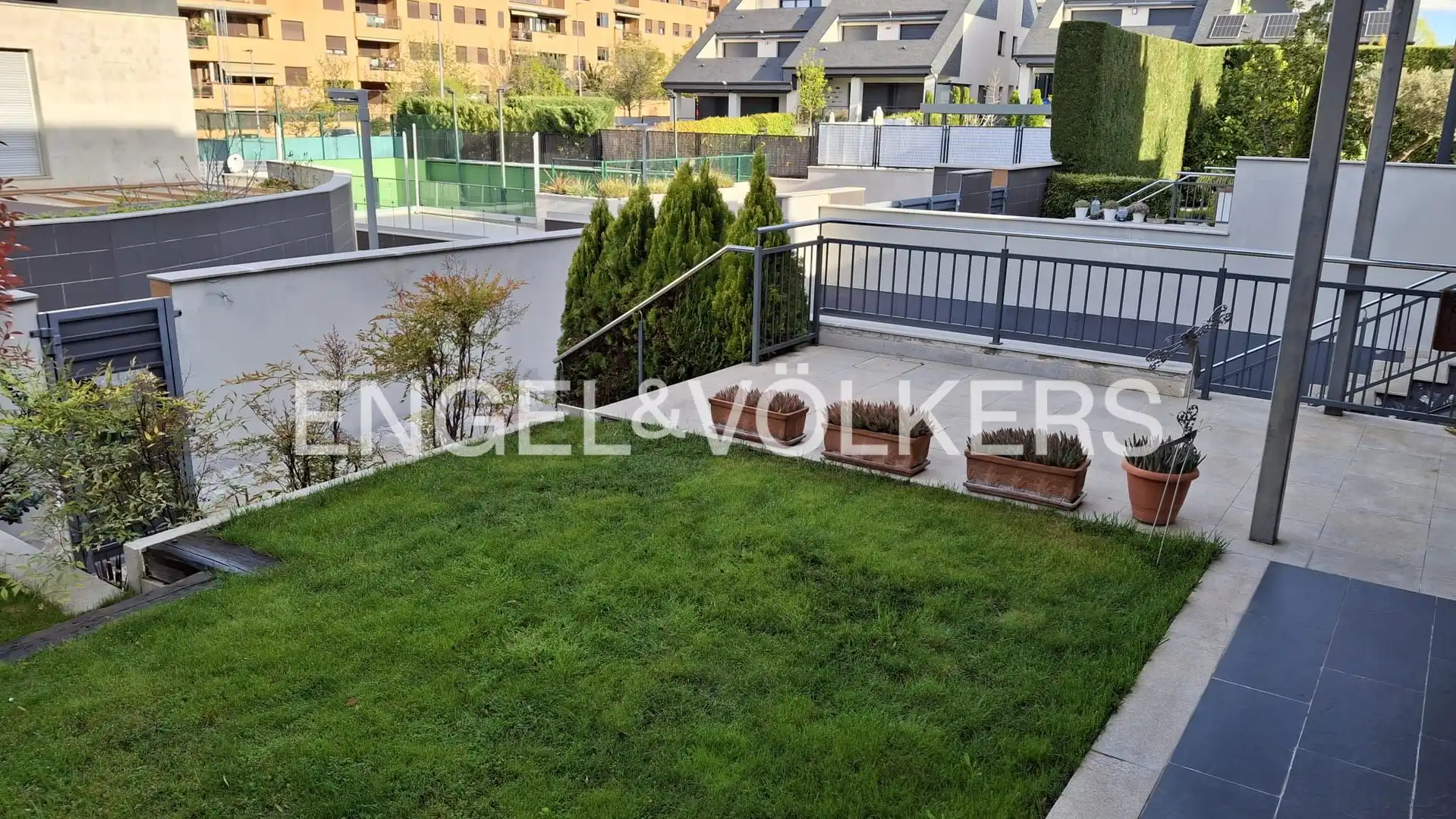 Terraza de Casa adosada en venta en Las Rozas de Madrid con Aire acondicionado, Calefacción y Jardín privado