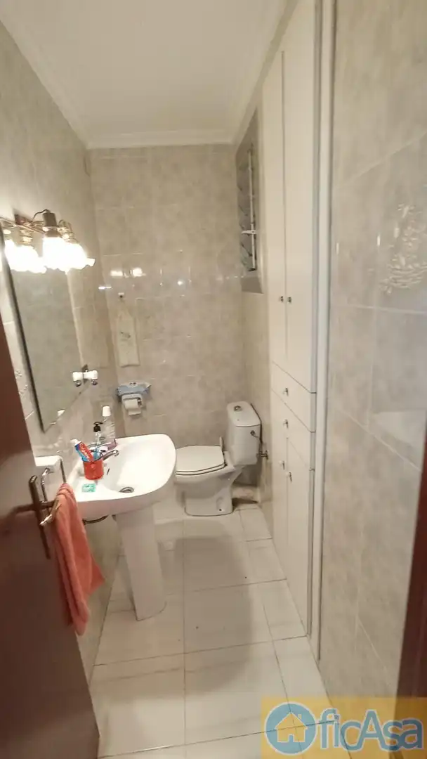 Baño de Apartamento en venta en Castellón de la Plana / Castelló de la Plana con Aire acondicionado y Balcón
