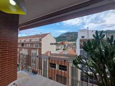 Pis amb balcó en venda a Xàtiva