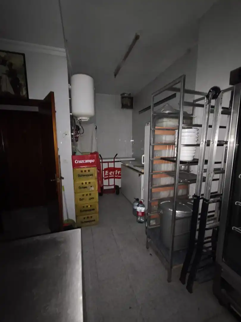Cocina de Local en venta en Sevilla con Aire acondicionado