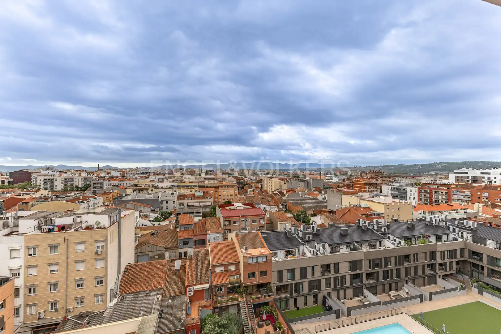 Vista exterior de Ático en venta en Sabadell con Calefacción, Terraza y Balcón