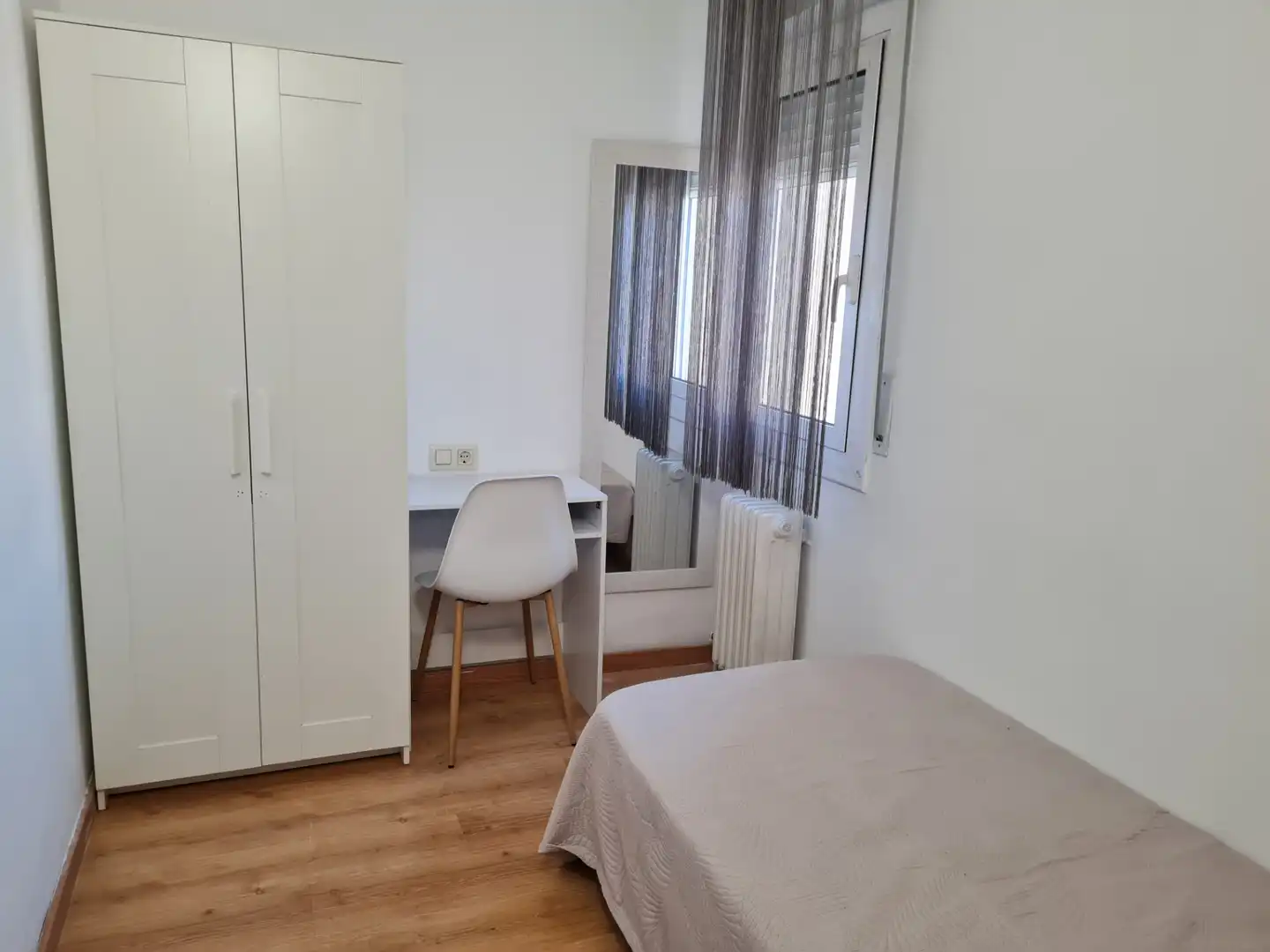 Habitación de Piso de alquiler en Girona con Calefacción, Parquet y Amueblado