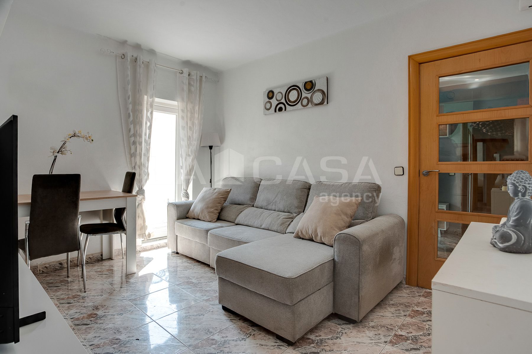 Sala d'estar de Pis en venda en Cornellà de Llobregat amb Balcó