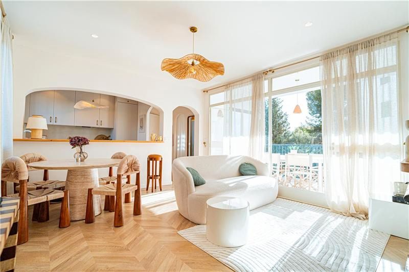 Living room of Flat for sale in Calvià  with Air Conditioner, Terrace and Furnished