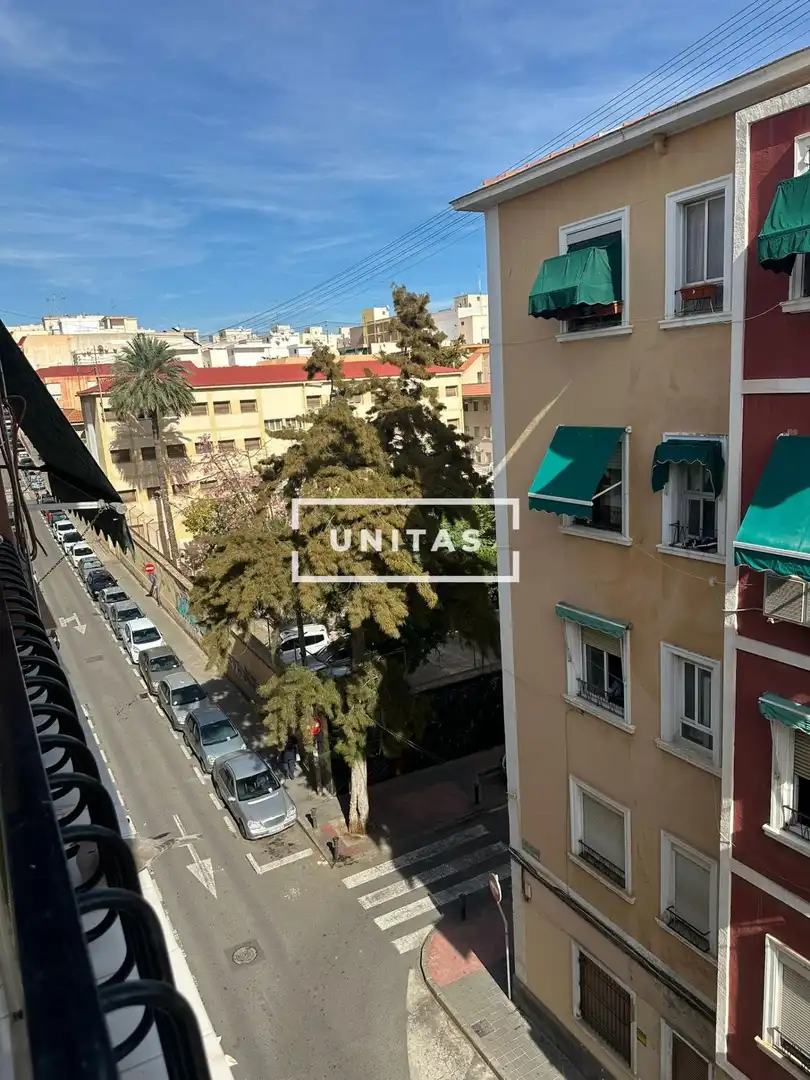 Vista exterior de Pis en venda en Alicante / Alacant