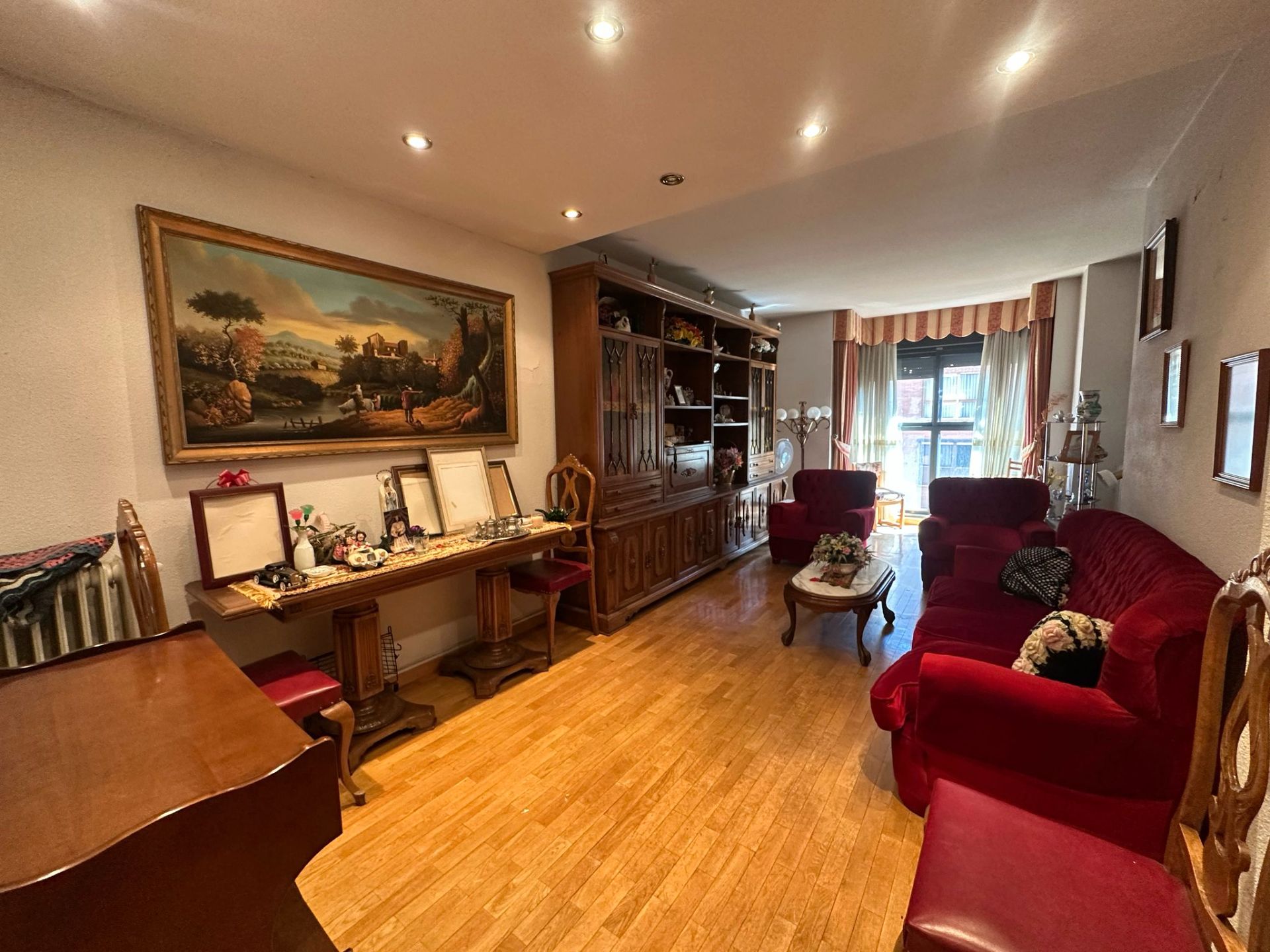 Living room of Flat for sale in  Madrid Capital  with Heating, Parquet flooring and Storage room