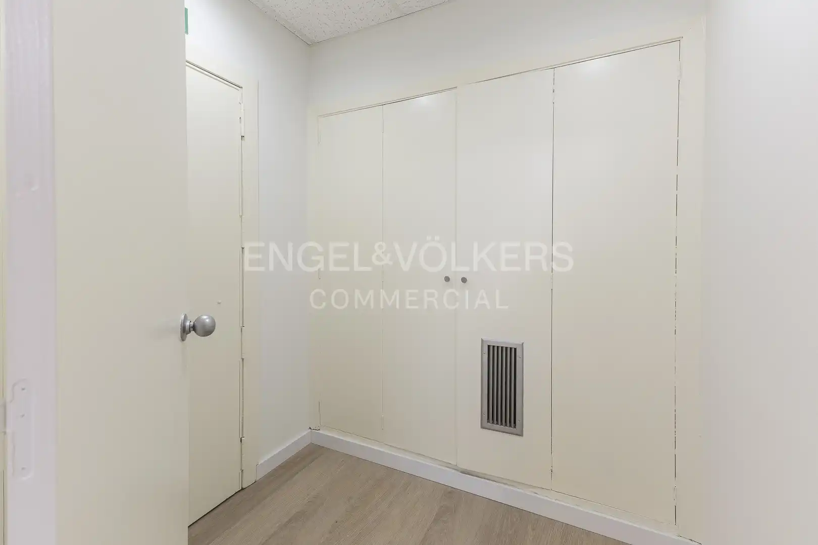 Office for rent in Barcelona  with Air Conditioner and Heating