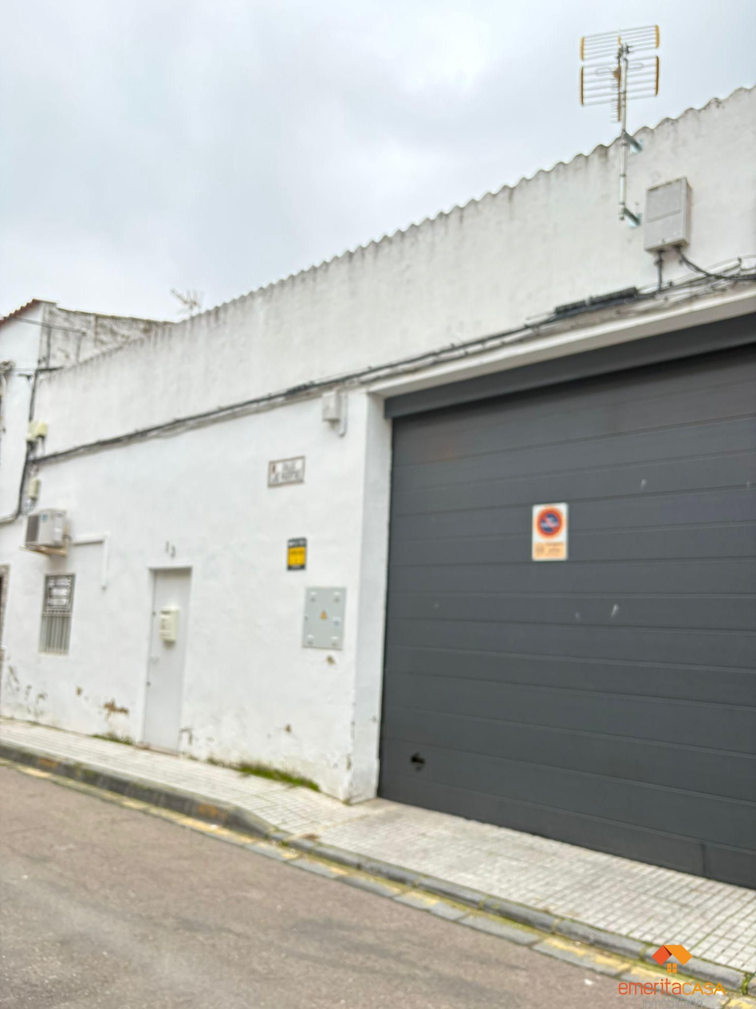 Vista exterior de Nau industrial en venda en Mérida