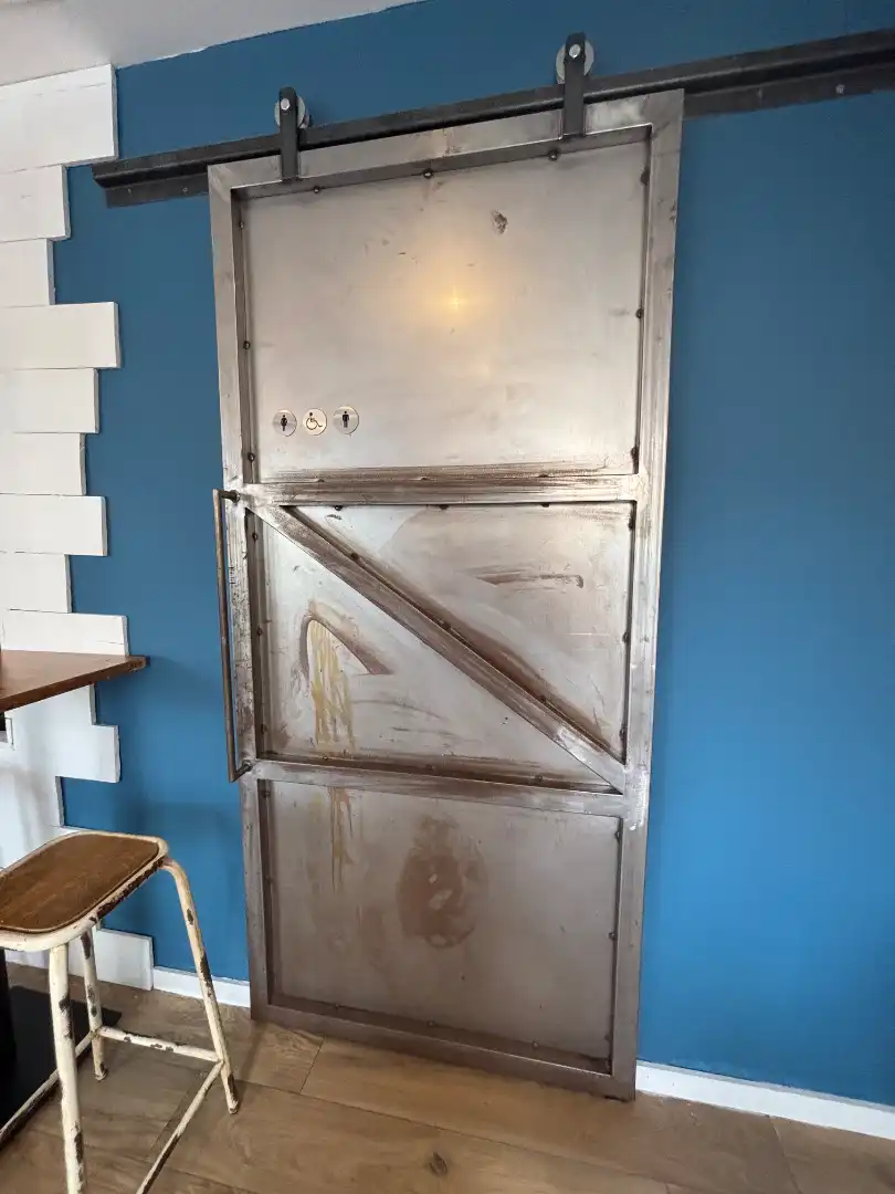 Local en traspaso en Madrid con Aire acondicionado, Internet y Alarma