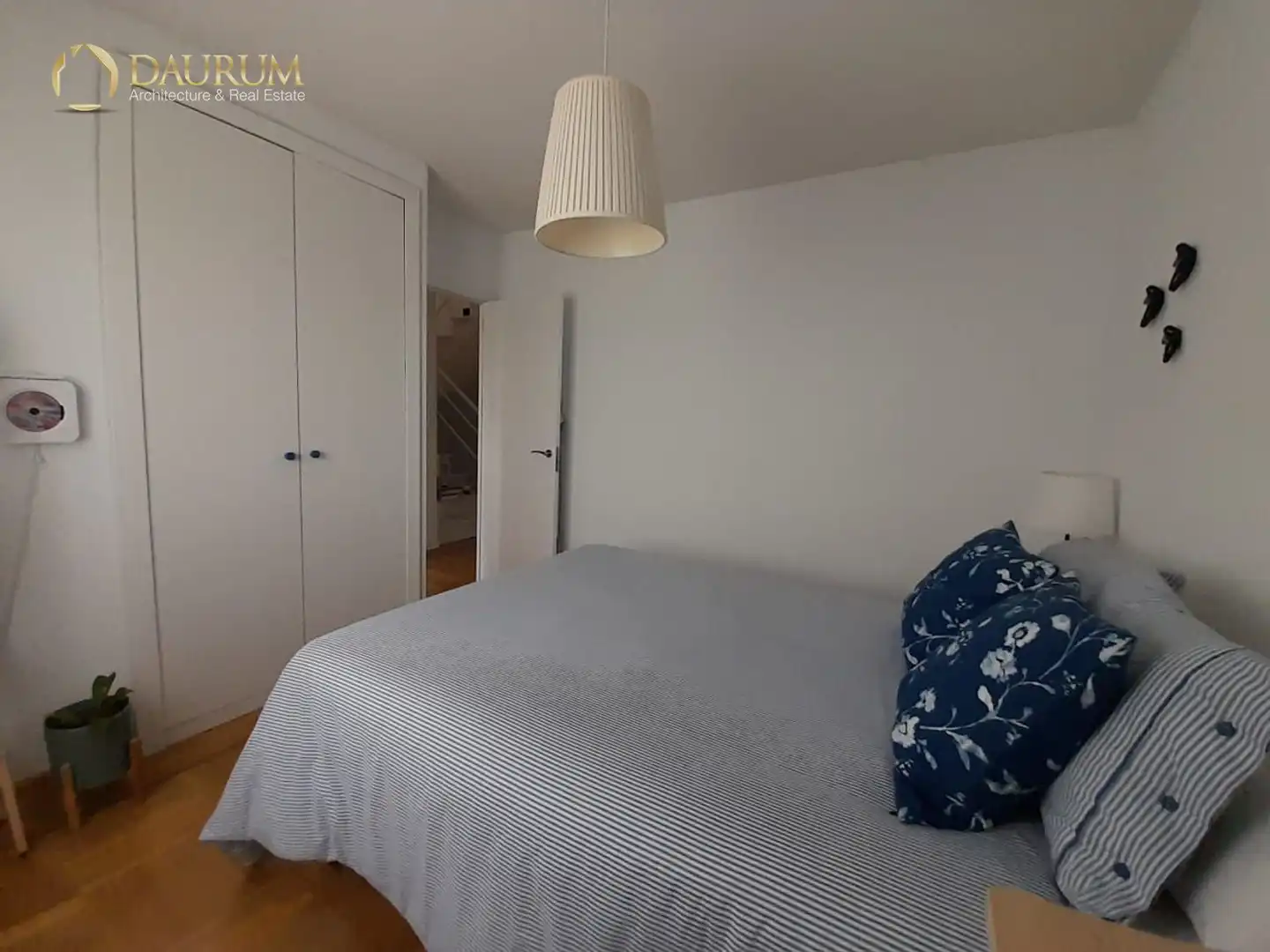Dormitori de Casa adosada en venda en Móstoles amb Calefacció, Jardí privat i Terrassa