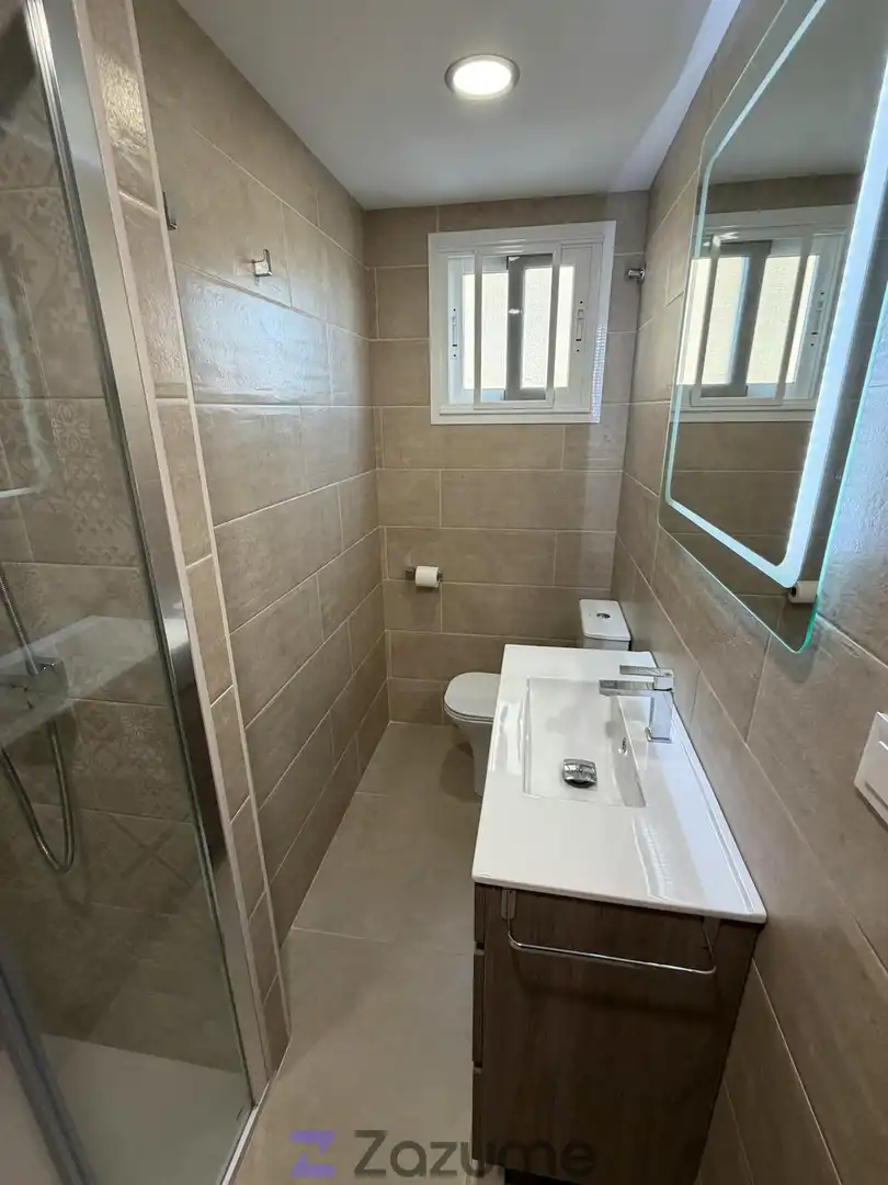 Bathroom of Flat for rent in Piles  with Air Conditioner, Heating and Furnished