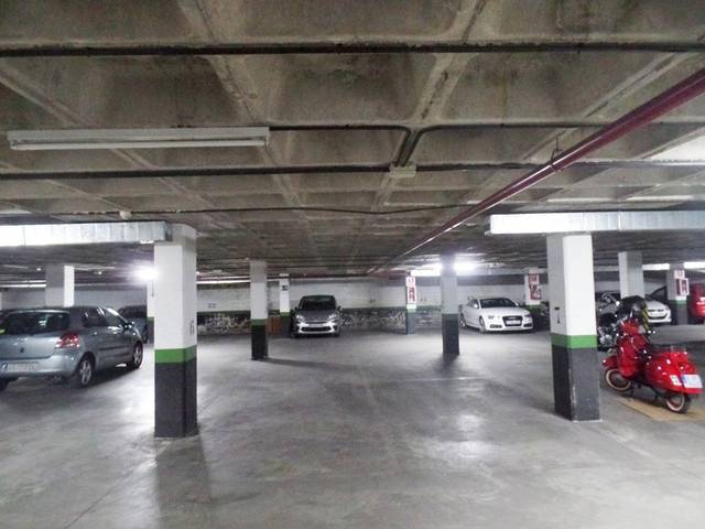 Garaje en Alquiler en Calle de Camarena, 183 en Aluche