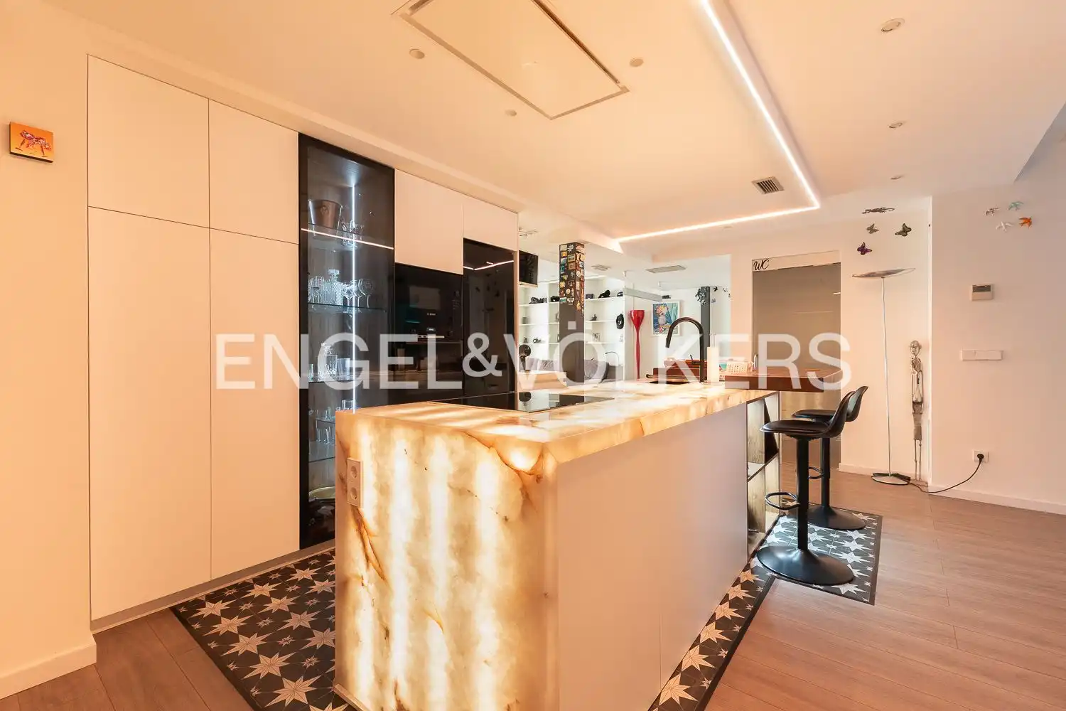 Kitchen of Flat for rent in Valencia  with Air Conditioner, Heating and Parquet flooring