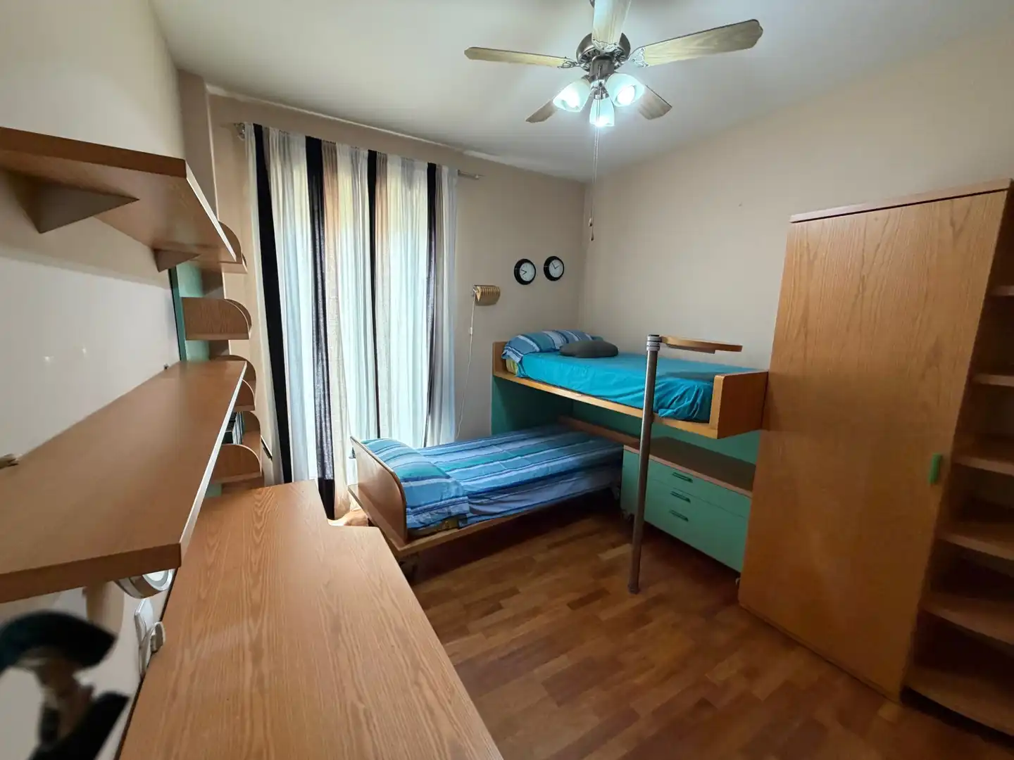 Schlafzimmer von Wohnung zum Verkauf in Almería mit Klimaanlage, Parkett und Möbliert