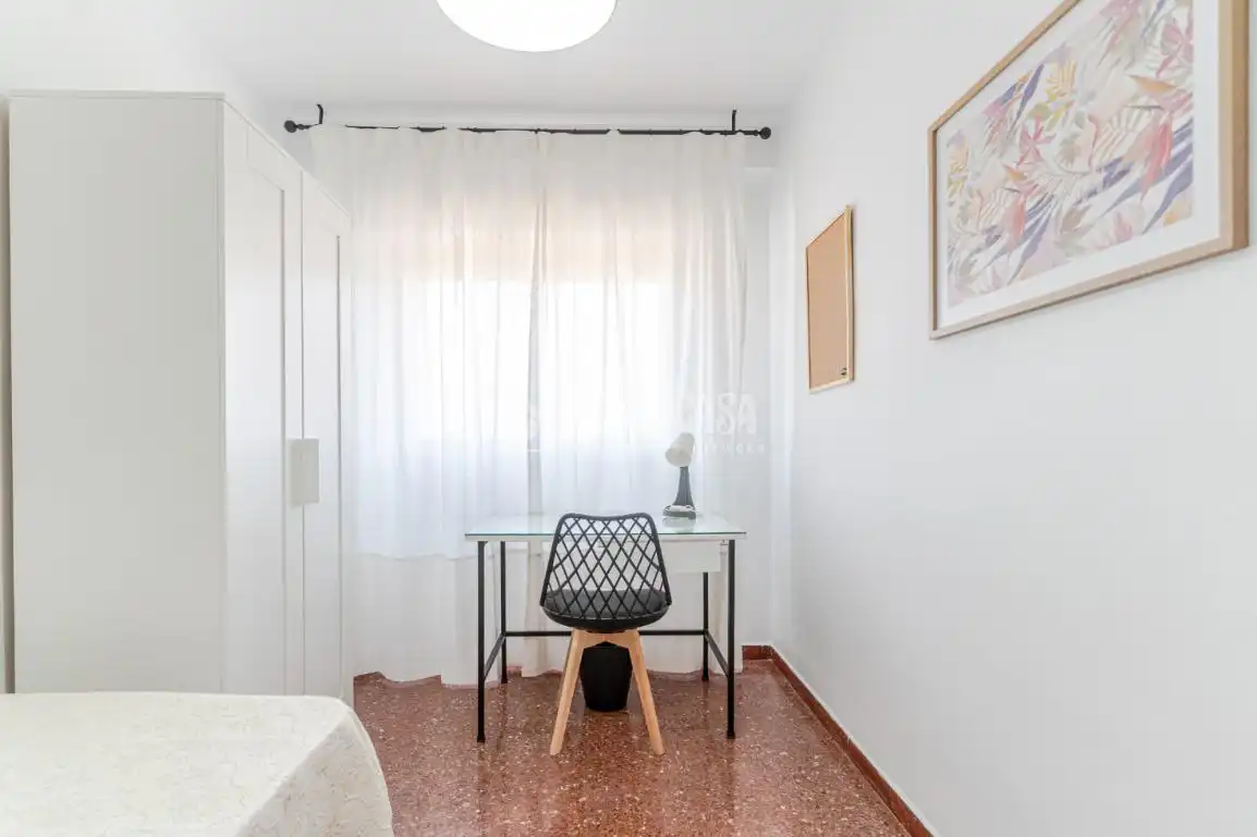 Habitación de Piso de alquiler en Granada con Aire acondicionado y Amueblado